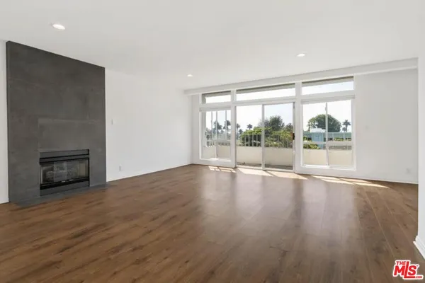 $8,000 | 511 San Vicente Boulevard, Unit 307, Santa Monica, CA 90402