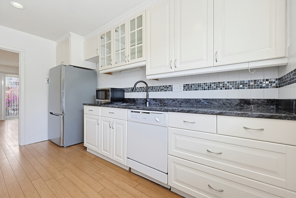21 Westgate Road, Unit 4 Boston, MA 02467 - Photo 22 of 34