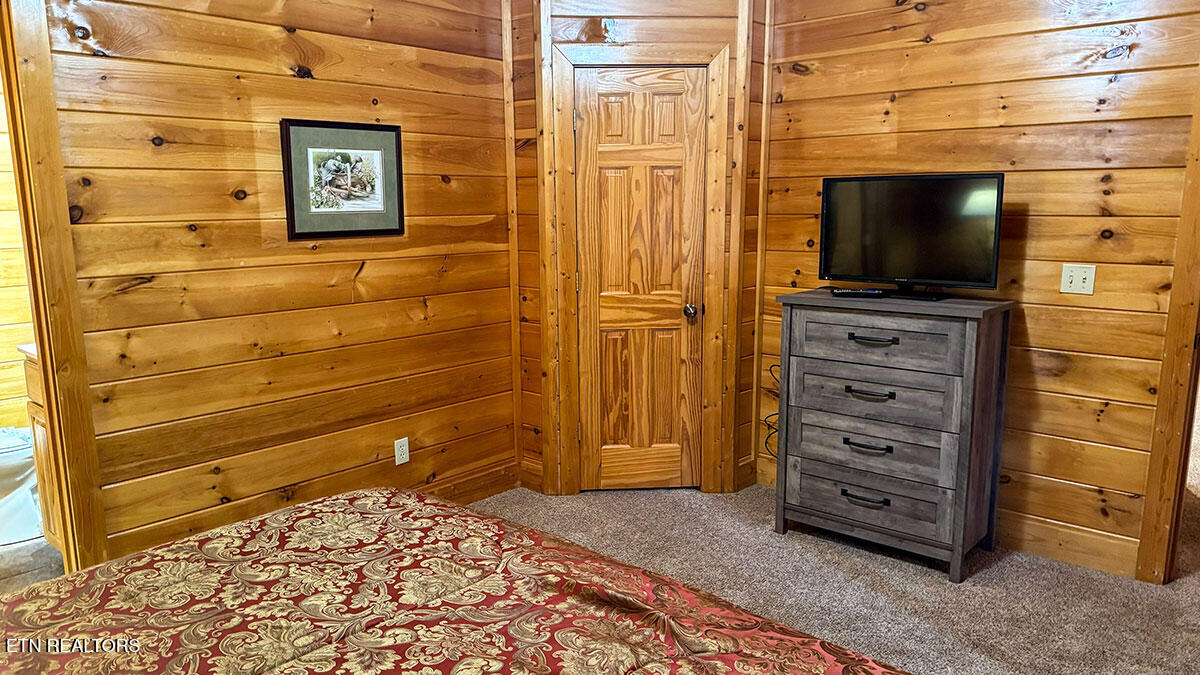 1352 Timberwolf Way Sevierville, TN 37876 - Photo 30 of 41 rental-cabin-36