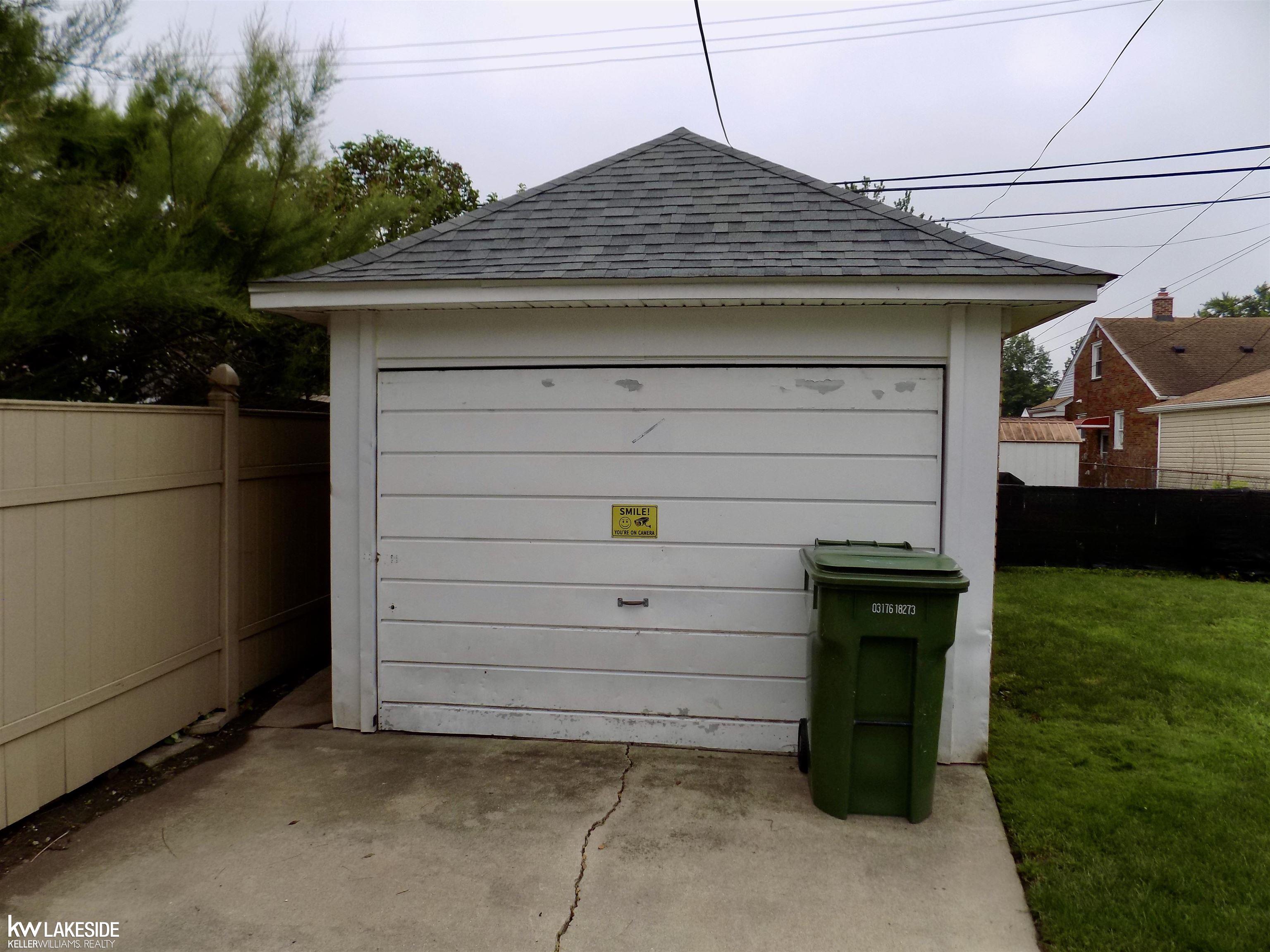 12805 Rosedale Street Southgate, MI 48195 - Photo 13 of 14 50144251-3c61f67e-b1fa-4f90-b9a9-b85bac607d84.JPG