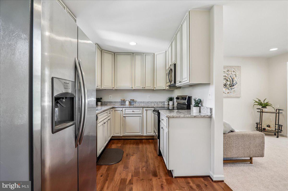 9235 Hummingbird Terrace Gaithersburg, MD 20879 - Photo 16 of 61 Kitchen