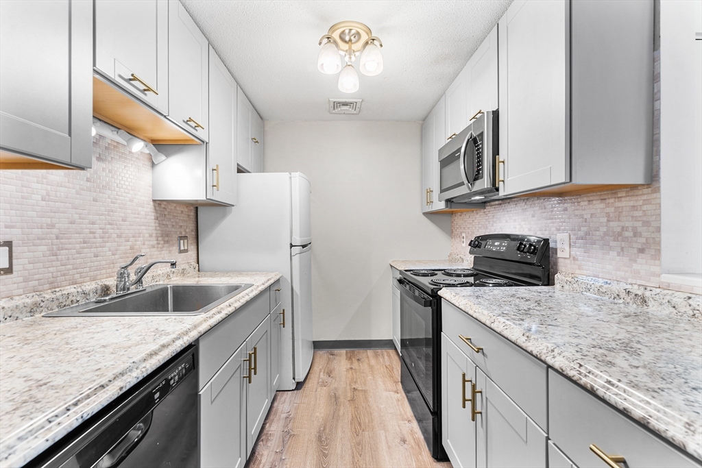 15 Bower Road, Unit B2 Quincy, MA 02169 - Photo 9 of 25 Gallery Image 9