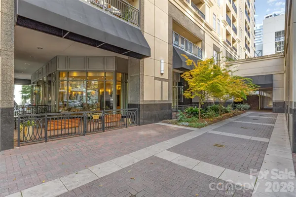 $399,000 | 230 South Tryon Street, Unit 1105, Charlotte, NC 28202