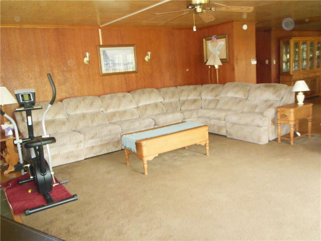 209 Hoover Road New Castle, PA 16101 - Photo 5 of 17 Living room