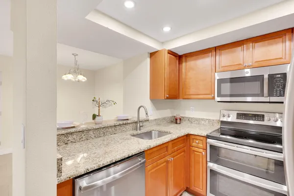 $1,800 | 1558 Southeast Royal Green Circle, Unit 101, Port St. Lucie, FL 34952