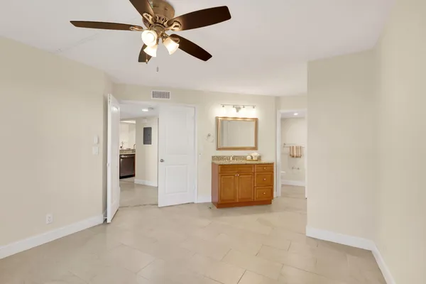 $1,800 | 1558 Southeast Royal Green Circle, Unit 101, Port St. Lucie, FL 34952