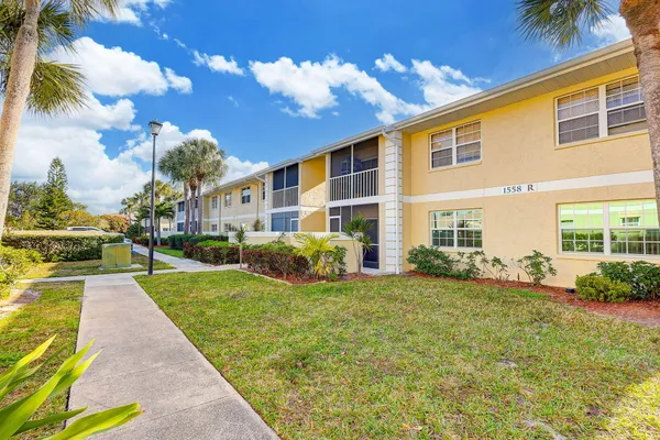 $1,800 | 1558 Southeast Royal Green Circle, Unit 101, Port St. Lucie, FL 34952