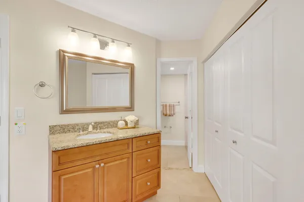 $1,800 | 1558 Southeast Royal Green Circle, Unit 101, Port St. Lucie, FL 34952