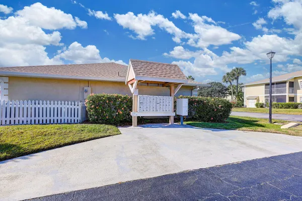 $1,800 | 1558 Southeast Royal Green Circle, Unit 101, Port St. Lucie, FL 34952
