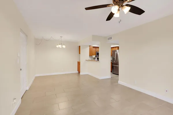 $1,800 | 1558 Southeast Royal Green Circle, Unit 101, Port St. Lucie, FL 34952