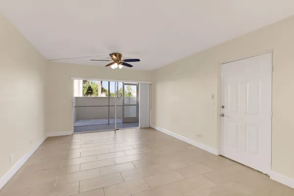 $1,800 | 1558 Southeast Royal Green Circle, Unit 101, Port St. Lucie, FL 34952