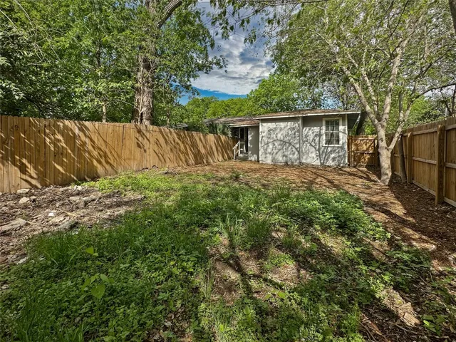 a view of a house with a yard and plants