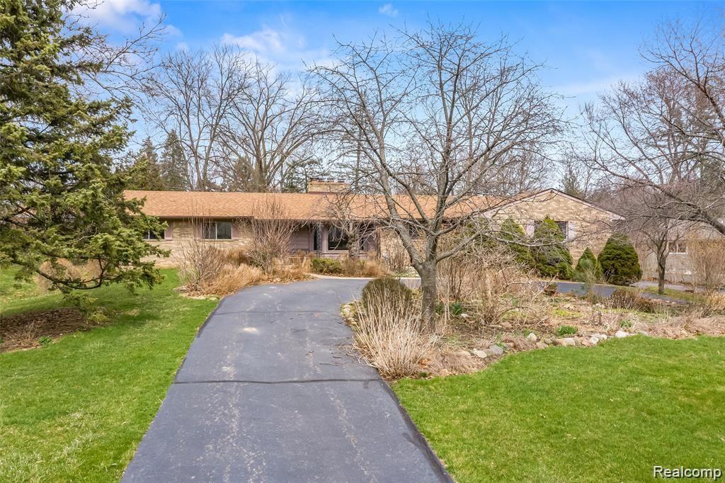 32920 Raphael Road Farmington, MI 48336 - Photo 1 of 50 Front