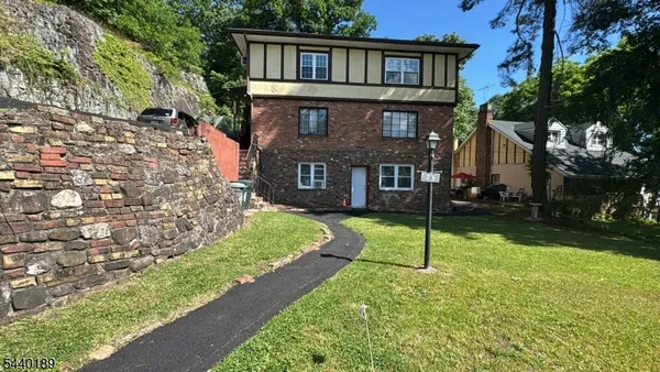 $2,050 | 15 North 17th Street, Hawthorne, NJ 07506