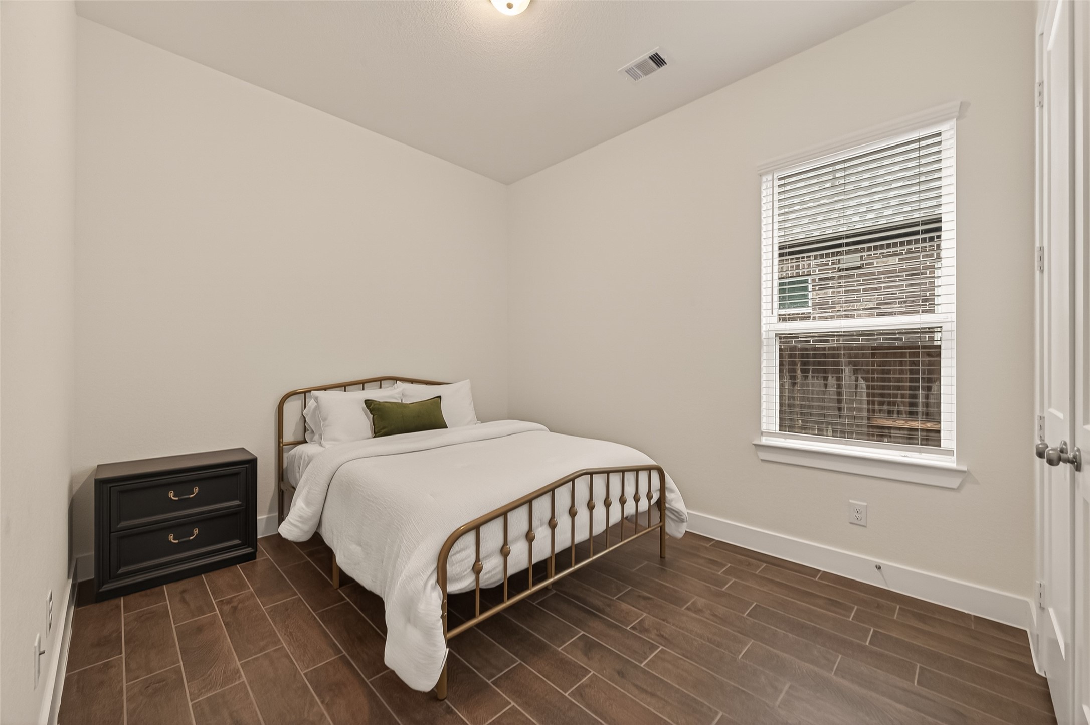 5019 Country Mdws Trail Rosharon, TX 77583 - Photo 24 of 49 a bedroom with a bed lamp and a window