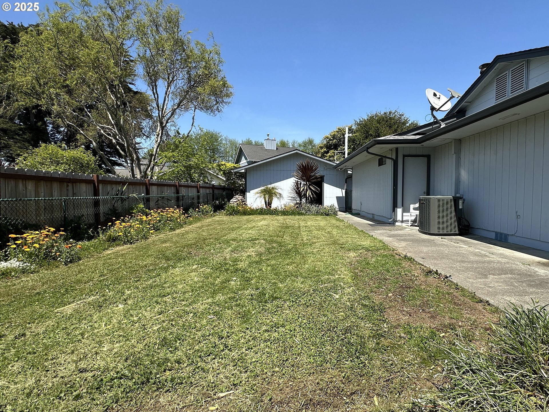 15950 Oceanview Drive Brookings, OR 97415 - Photo 25 of 38 Greenhouse