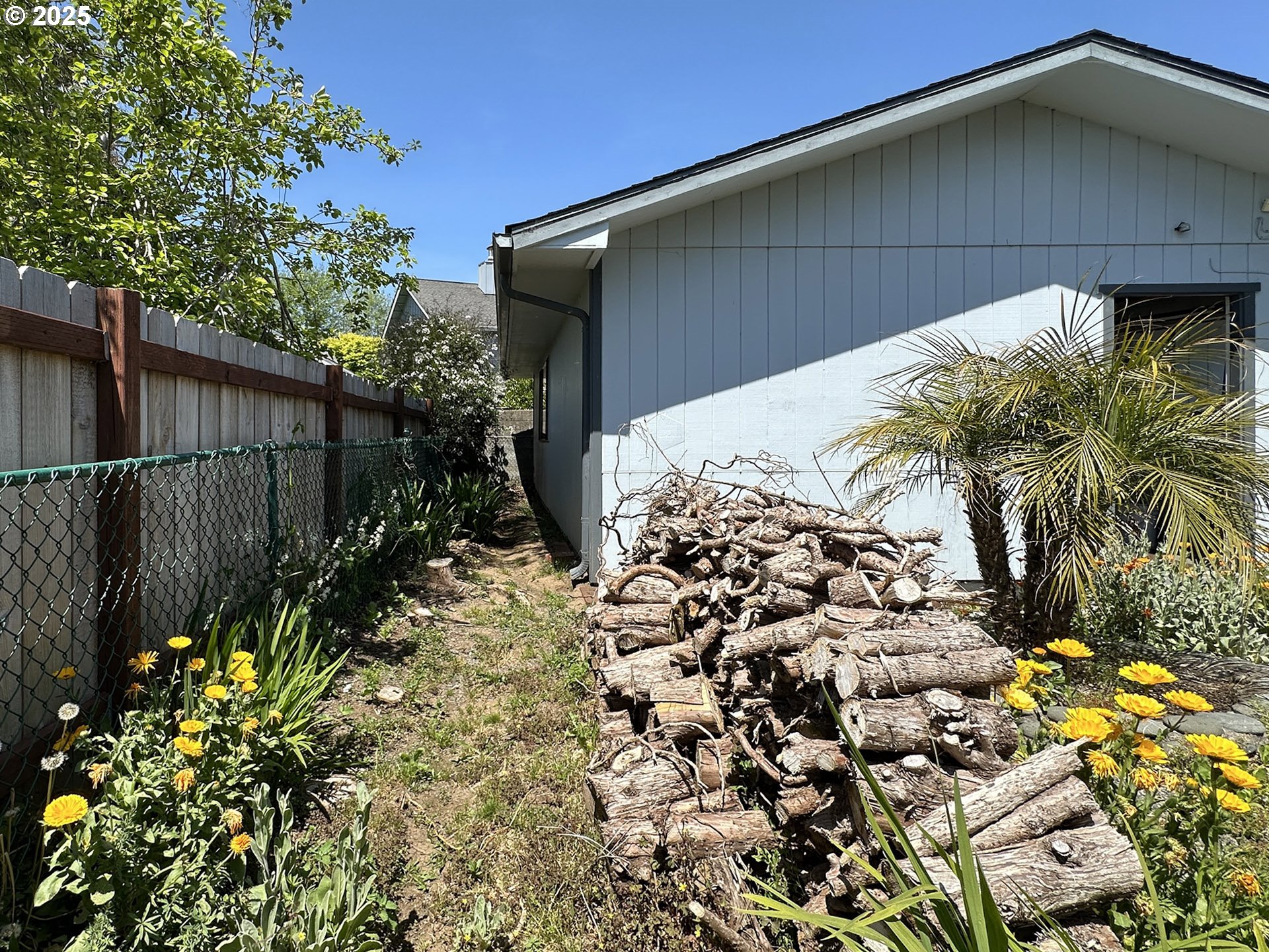 15950 Oceanview Drive Brookings, OR 97415 - Photo 27 of 38 RV Garage