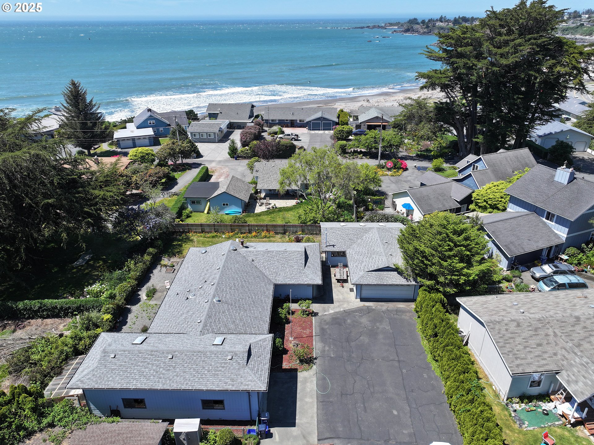 15950 Oceanview Drive Brookings, OR 97415 - Photo 32 of 38 Garage
