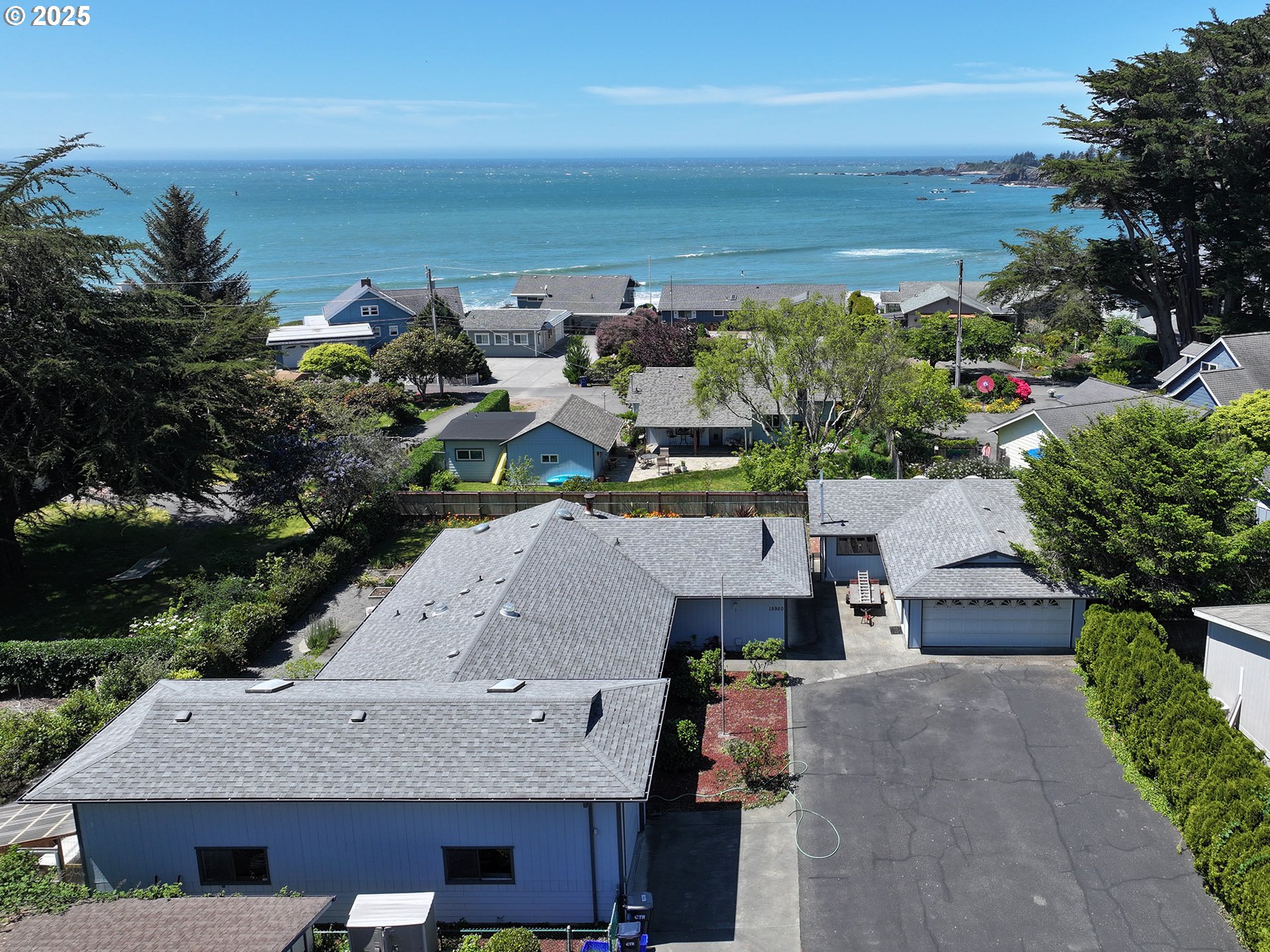 15950 Oceanview Drive Brookings, OR 97415 - Photo 33 of 38 RV Garage