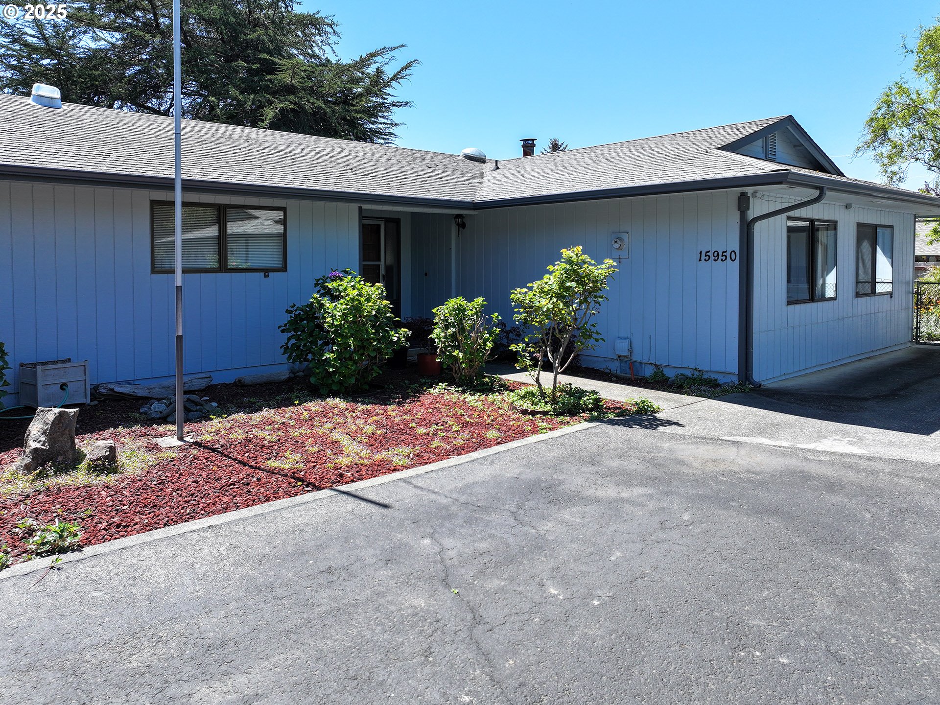 15950 Oceanview Drive Brookings, OR 97415 - Photo 37 of 38 Garage