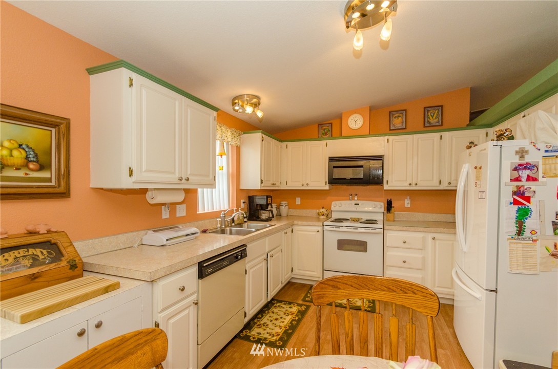 135 Faun Rae Lane Chehalis, WA 98532 - Photo 4 of 20
