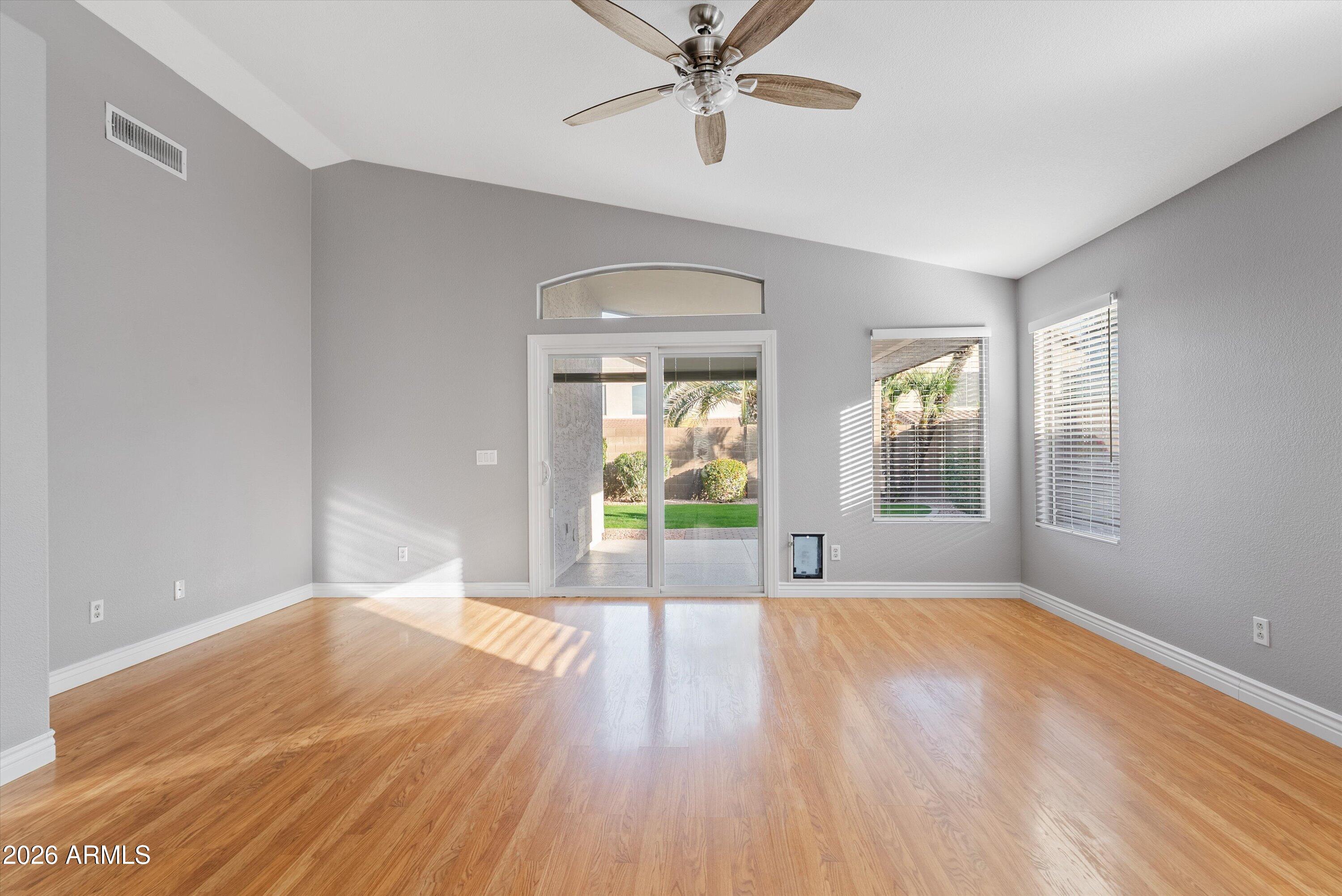 870 West Page Avenue Gilbert, AZ 85233 - Photo 3 of 29 04-DSC08205