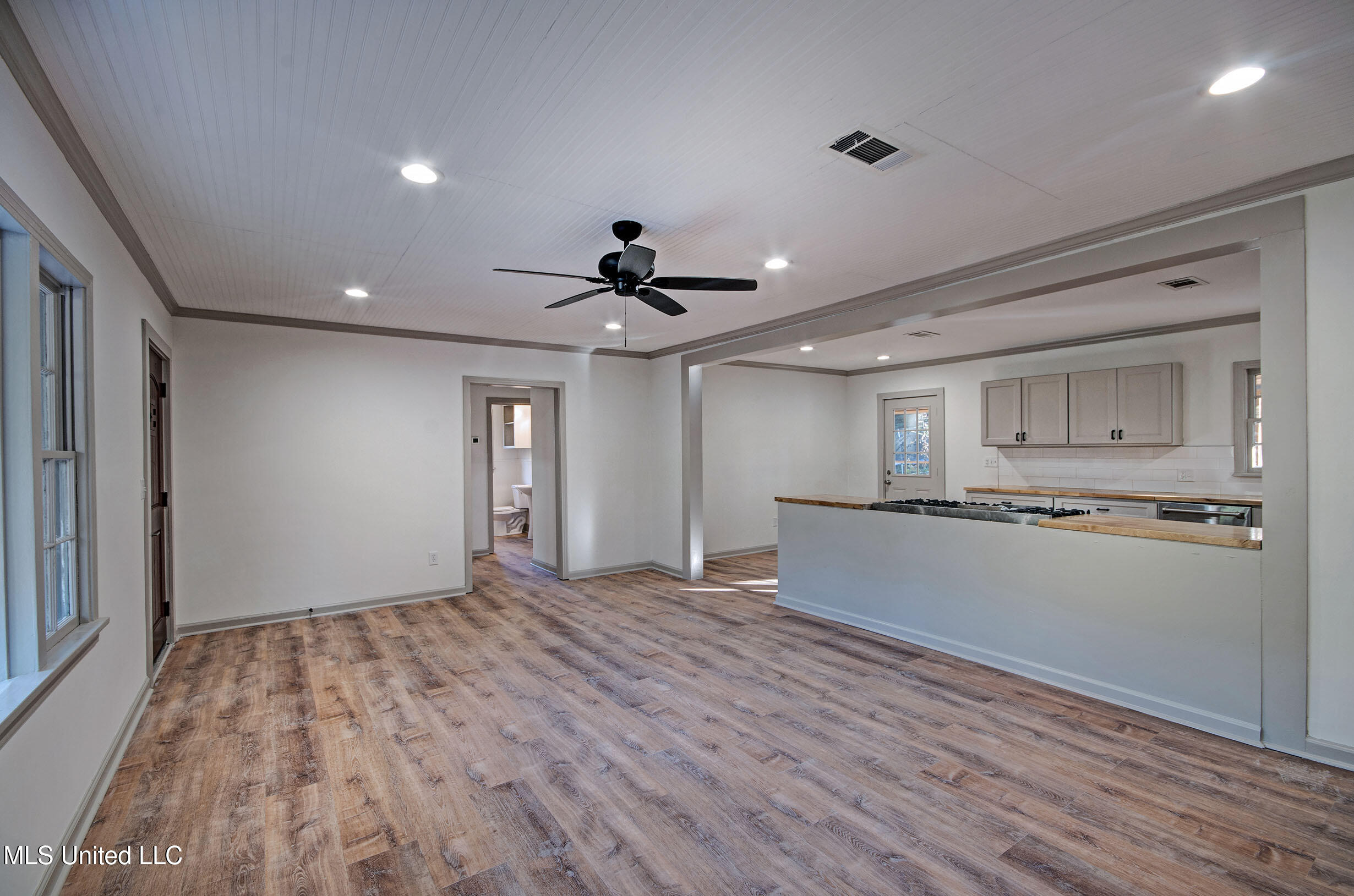 526 East Jasper Street Brandon, MS 39042 - Photo 4 of 26 IMGP7830_1_2