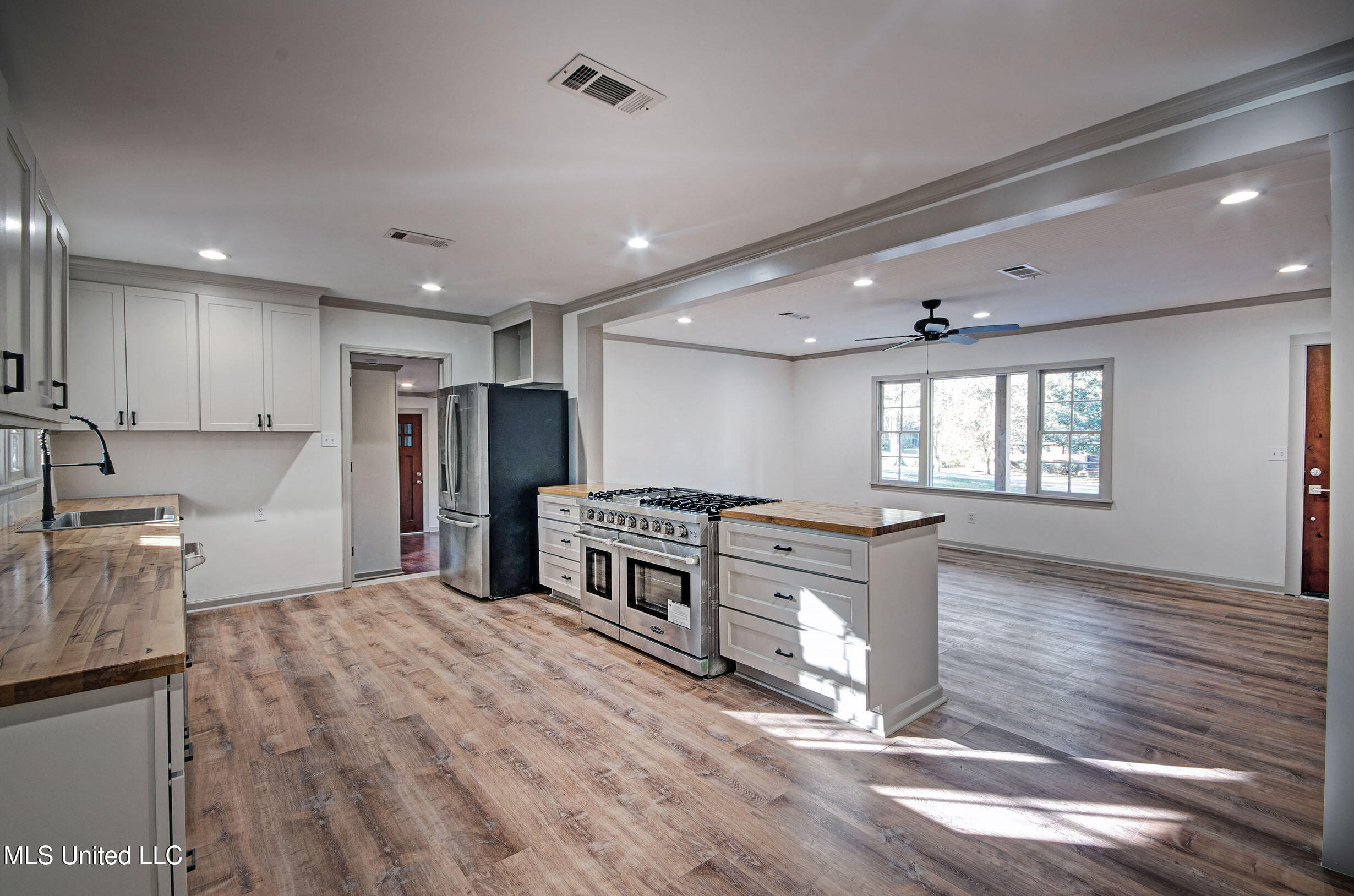 526 East Jasper Street Brandon, MS 39042 - Photo 7 of 26 IMGP7839_40_41