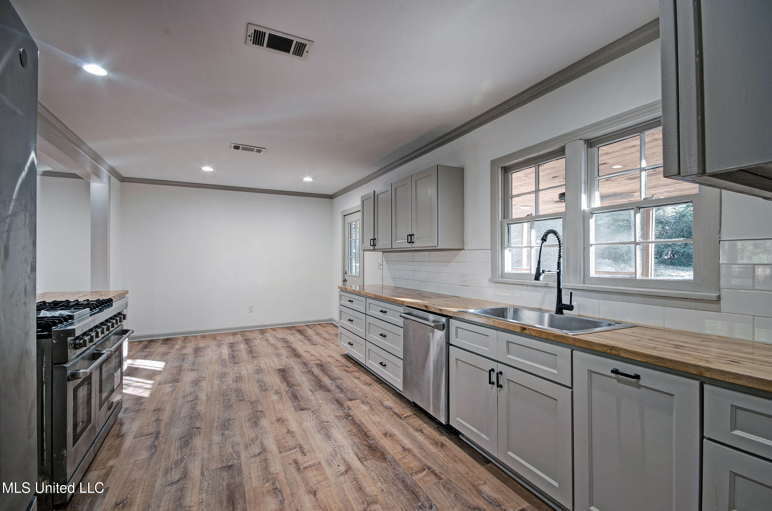 526 East Jasper Street Brandon, MS 39042 - Photo 8 of 26 IMGP7842_3_4