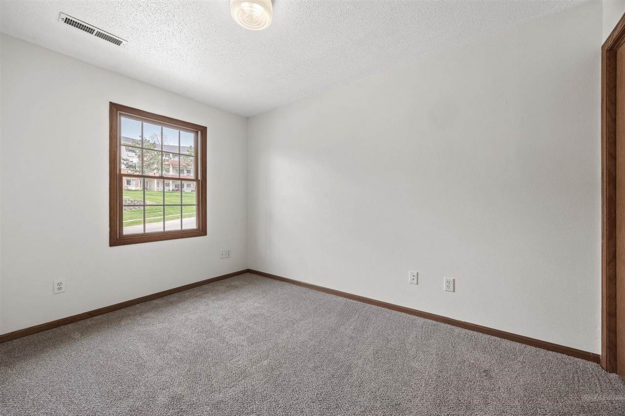 2426 Walden Road Iowa City, IA 52246 - Photo 5 of 6 Gallery Image 5
