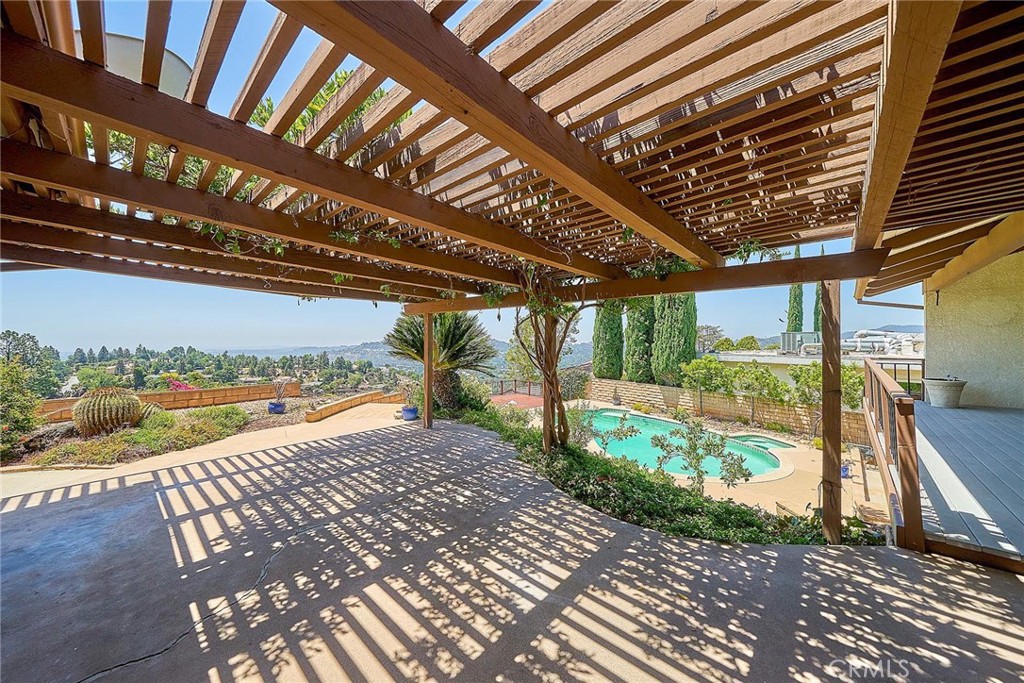 416 Meadowview Drive La Canada Flintridge, CA 91011 - Photo 21 of 35 a view of an ocean