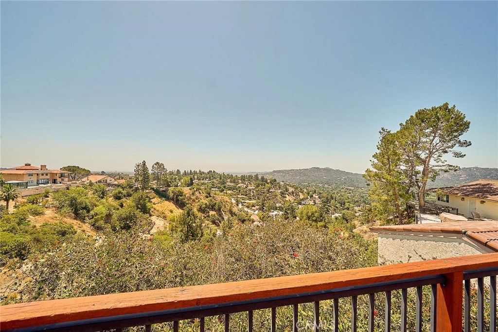 416 Meadowview Drive La Canada Flintridge, CA 91011 - Photo 23 of 35 a view of a city