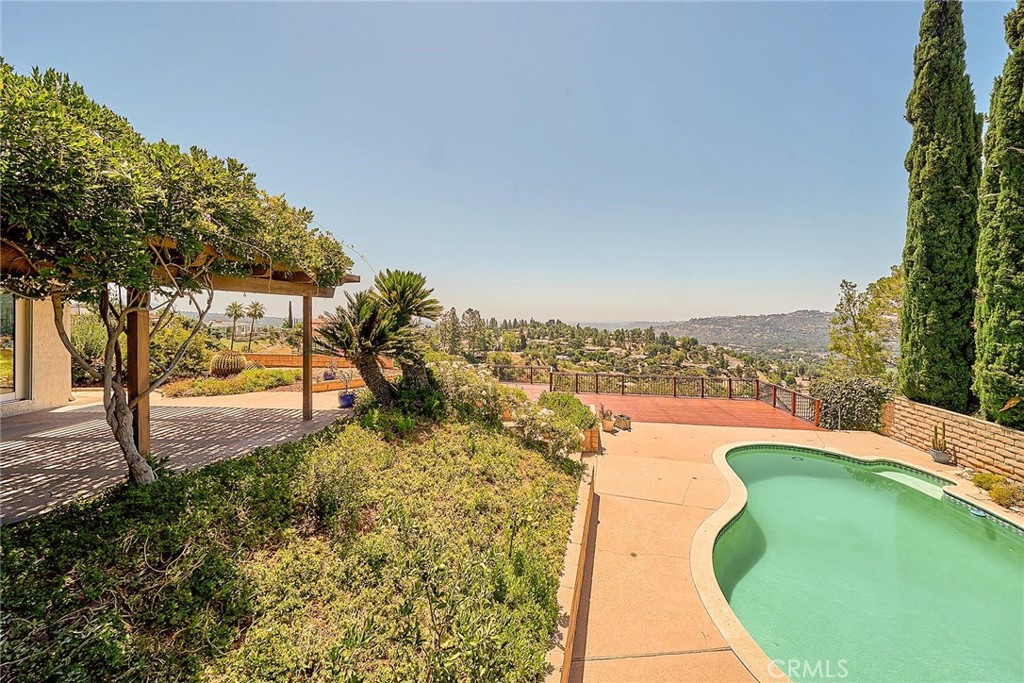 416 Meadowview Drive La Canada Flintridge, CA 91011 - Photo 25 of 35 a view of a lake with a yard