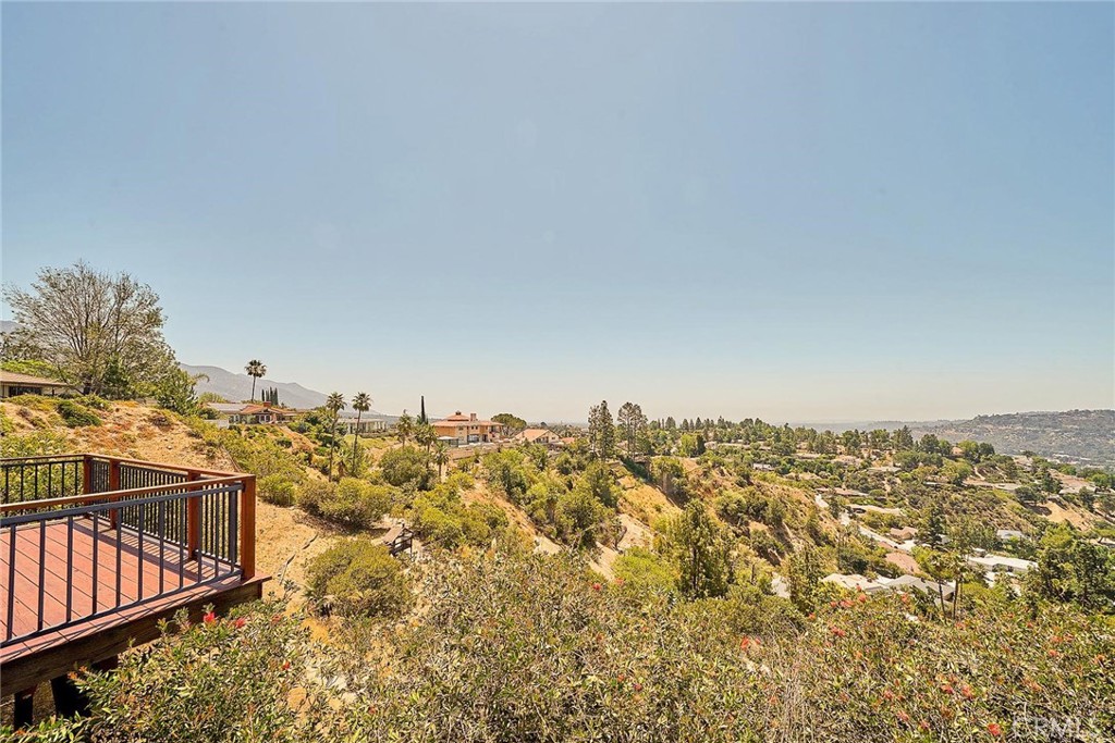 416 Meadowview Drive La Canada Flintridge, CA 91011 - Photo 29 of 35 a view of a city