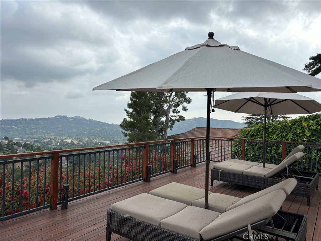 416 Meadowview Drive La Canada Flintridge, CA 91011 - Photo 32 of 35 a terrace view with seating space