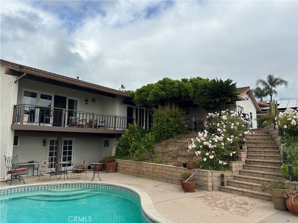 416 Meadowview Drive La Canada Flintridge, CA 91011 - Photo 33 of 35 a backyard of a house with table and chairs