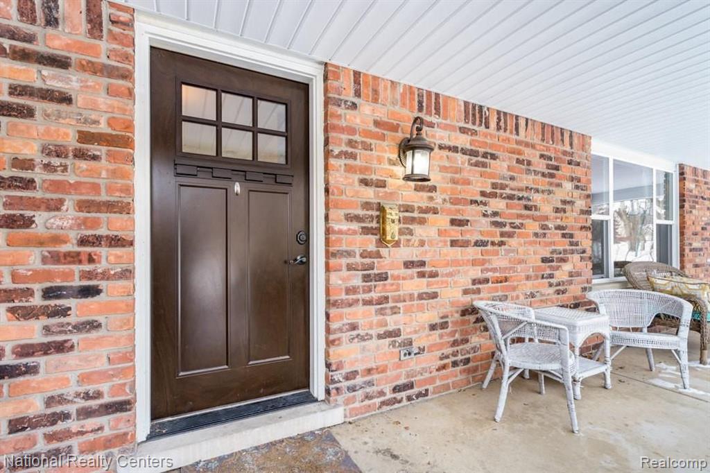 455 Cherry Tree Lane Rochester Hills, MI 48306 - Photo 3 of 35
