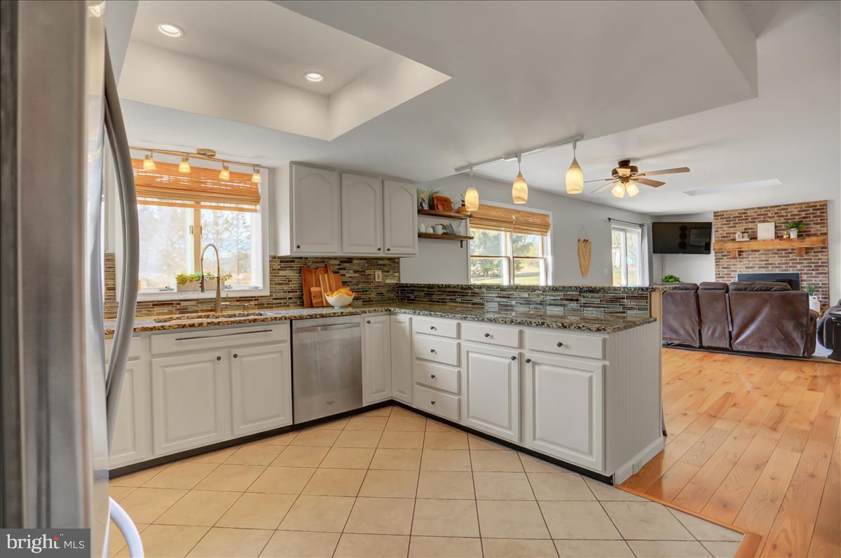 326 Sunset Road Orrtanna, PA 17353 - Photo 5 of 29 Gallery Image 5