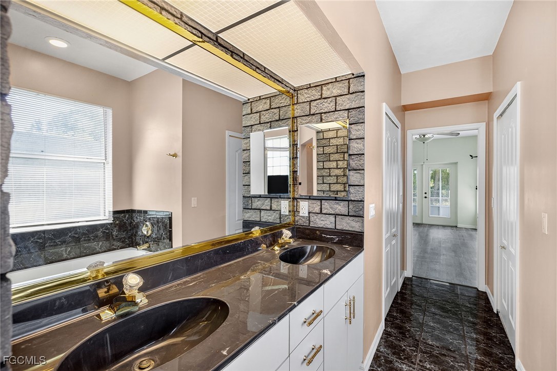 1069 Joponica Avenue South Lehigh Acres, FL 33974 - Photo 23 of 50