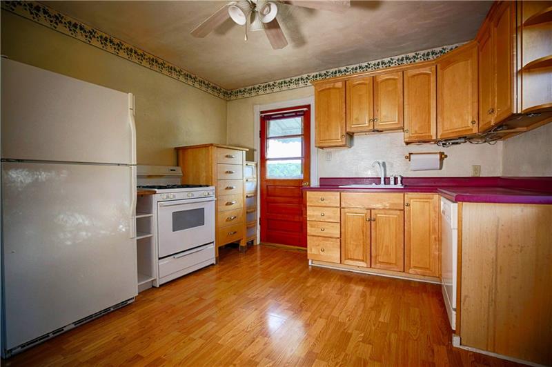 13420 Ridge Road North Huntingdon, PA 15642 - Photo 7 of 17 All of the appliances are included.