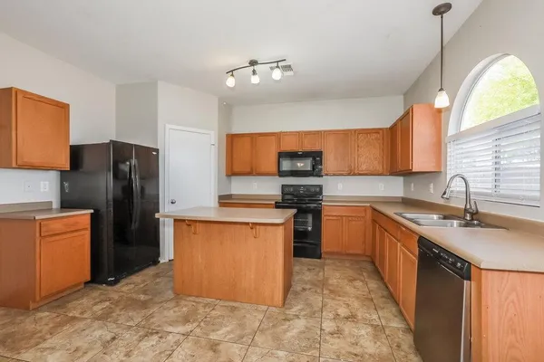 $1,915 | 4836 East Meadow Lark Way, San Tan Valley, AZ 85140