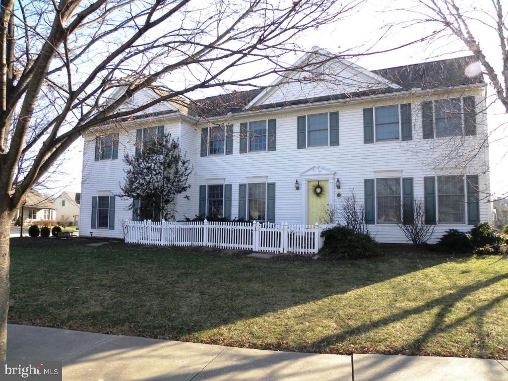 522 South Locust Street Lititz, PA 17543 - Photo 2 of 38