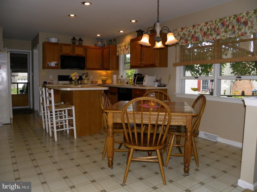 522 South Locust Street Lititz, PA 17543 - Photo 7 of 38