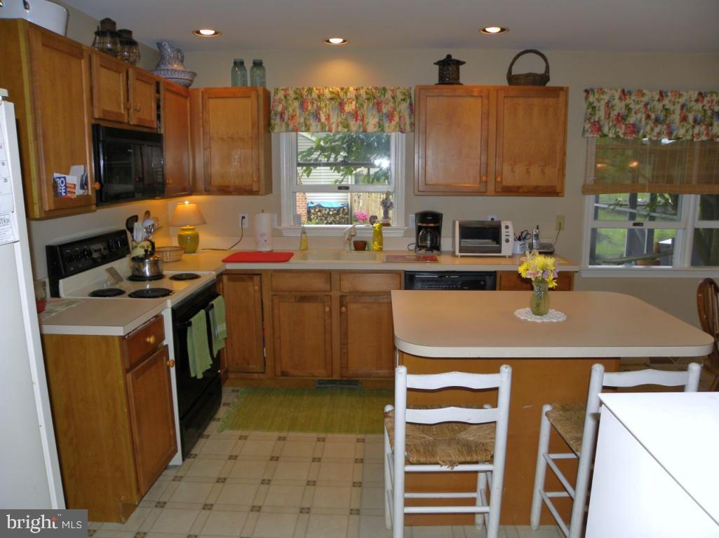 522 South Locust Street Lititz, PA 17543 - Photo 8 of 38