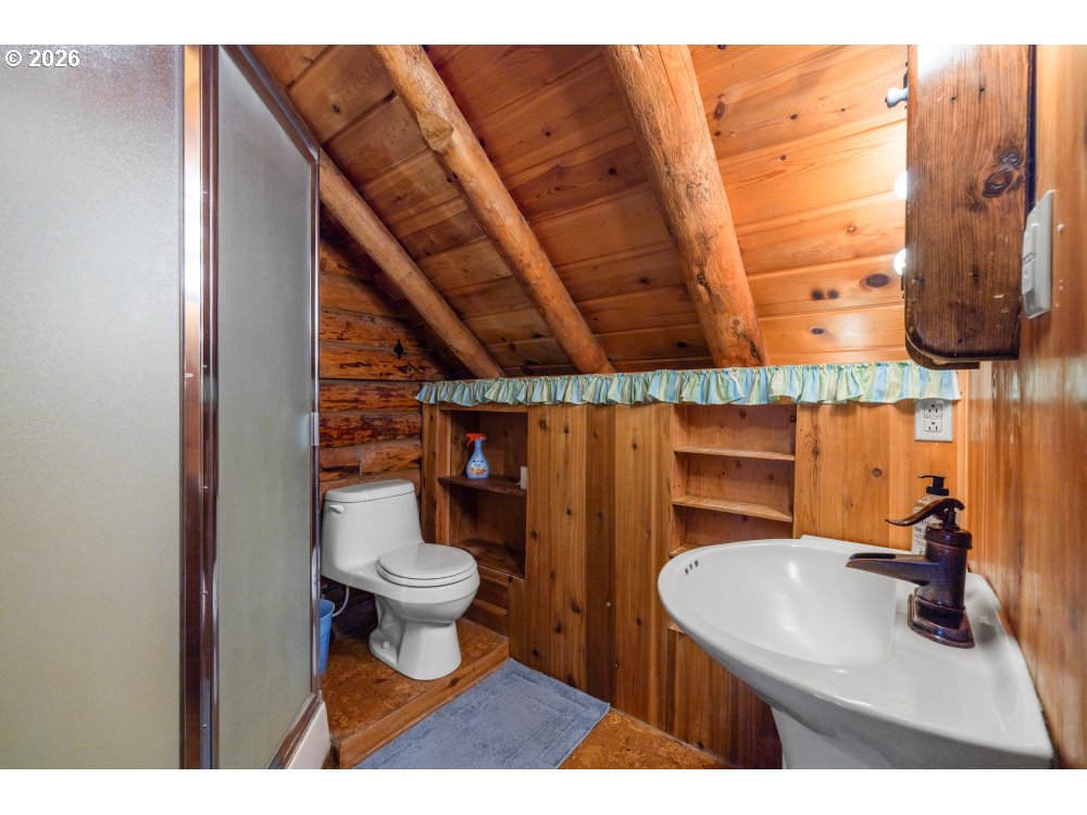 3262 Lake Forest Road Chiloquin, OR 97624 - Photo 11 of 33