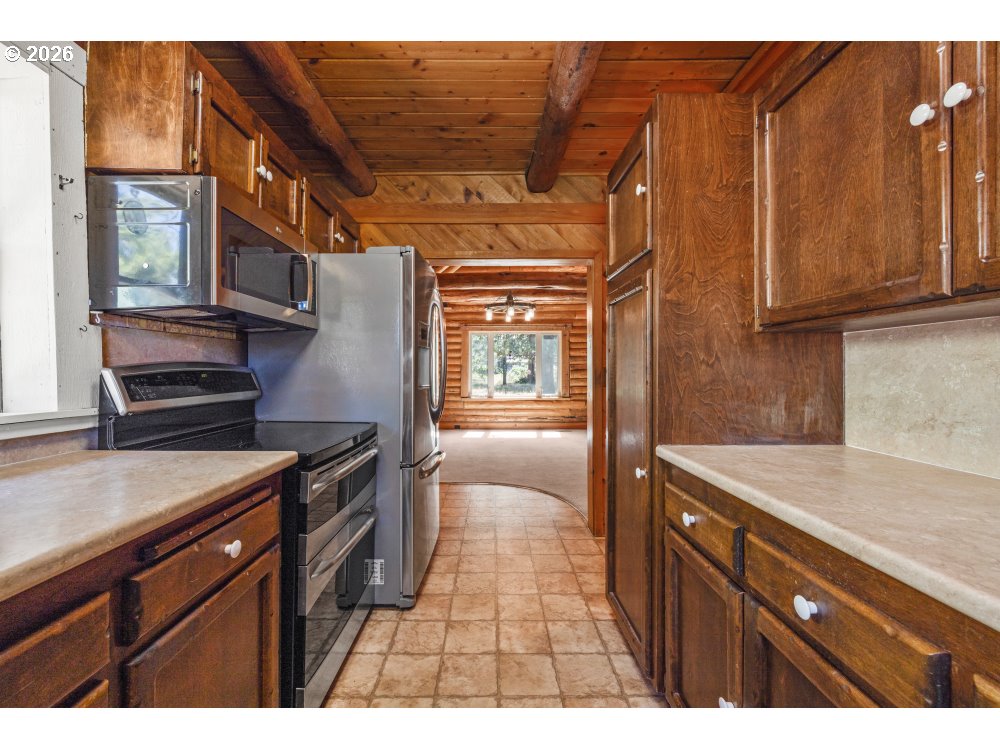 3262 Lake Forest Road Chiloquin, OR 97624 - Photo 5 of 33