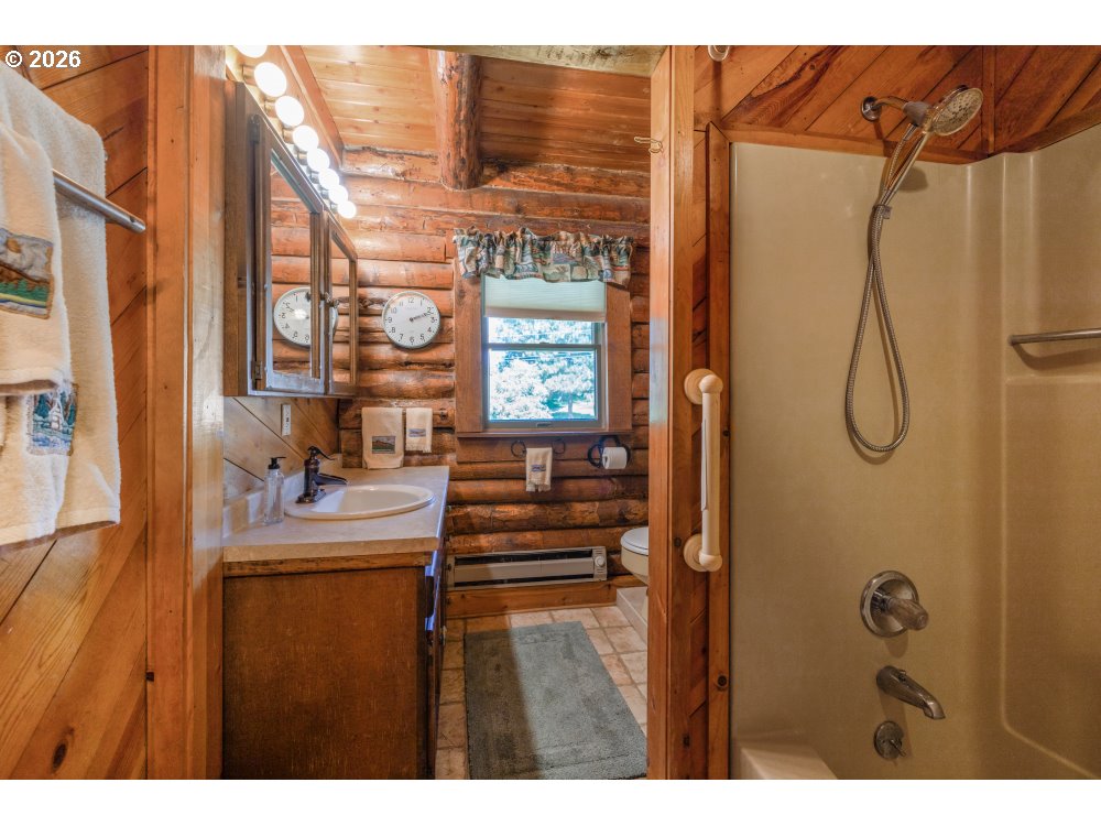 3262 Lake Forest Road Chiloquin, OR 97624 - Photo 9 of 33