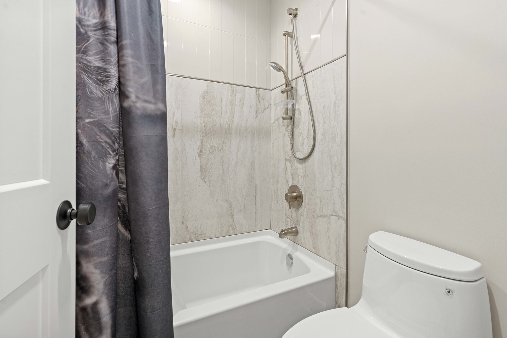 1318 Kenton Road Deerfield, IL 60015 - Photo 35 of 56 a bathroom with a toilet and a bathtub