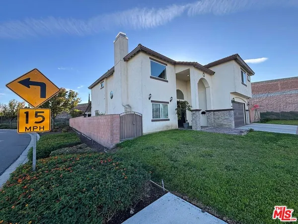 $6,100 | 2600 West Picadilly Way, Anaheim, CA 92801