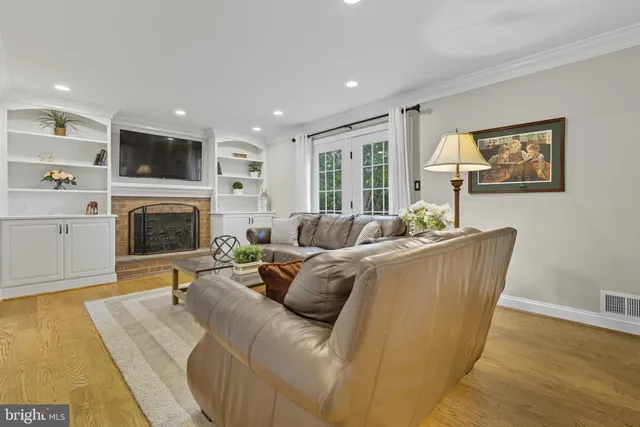 a view of a walk in closet